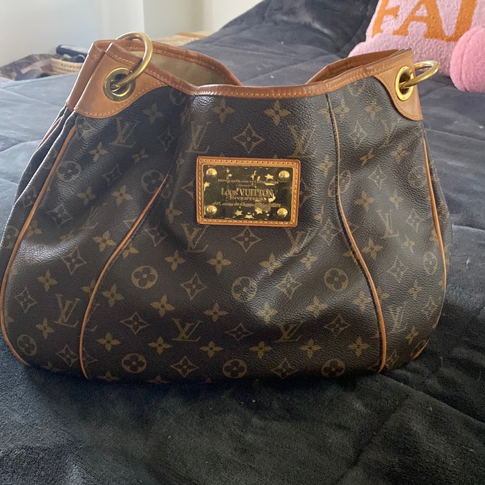 Louis Vuitton, Galliera GM Shoulder Bag.
